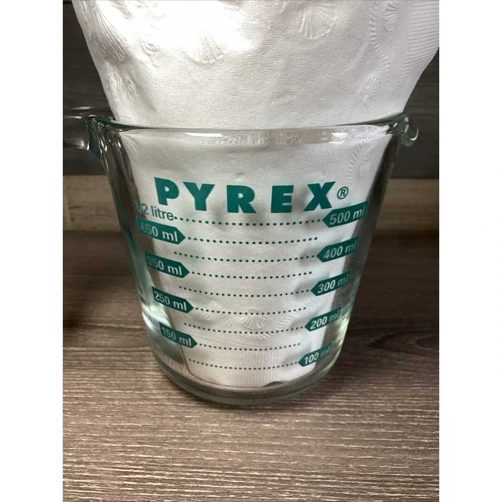 Vintage Pyrex Green Letter 2 Cups Measuring Cup - No Chips
